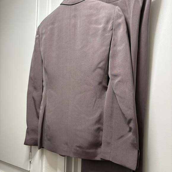 Gorgeous vintage Giorgio Armani silk suit - size 38/ roughly size 4 - Picture 2 of 13